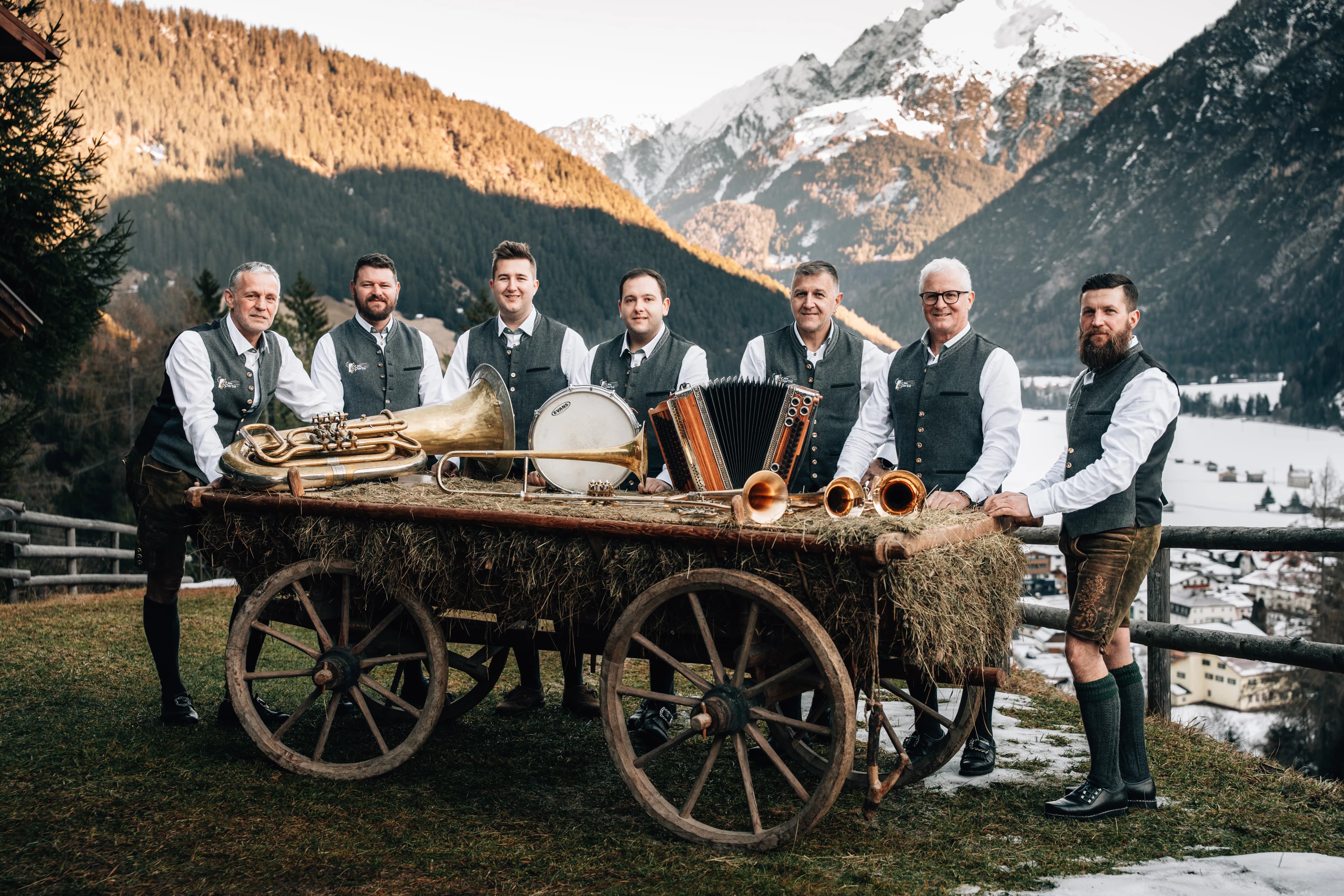 d' kloa Partie beim Wagen